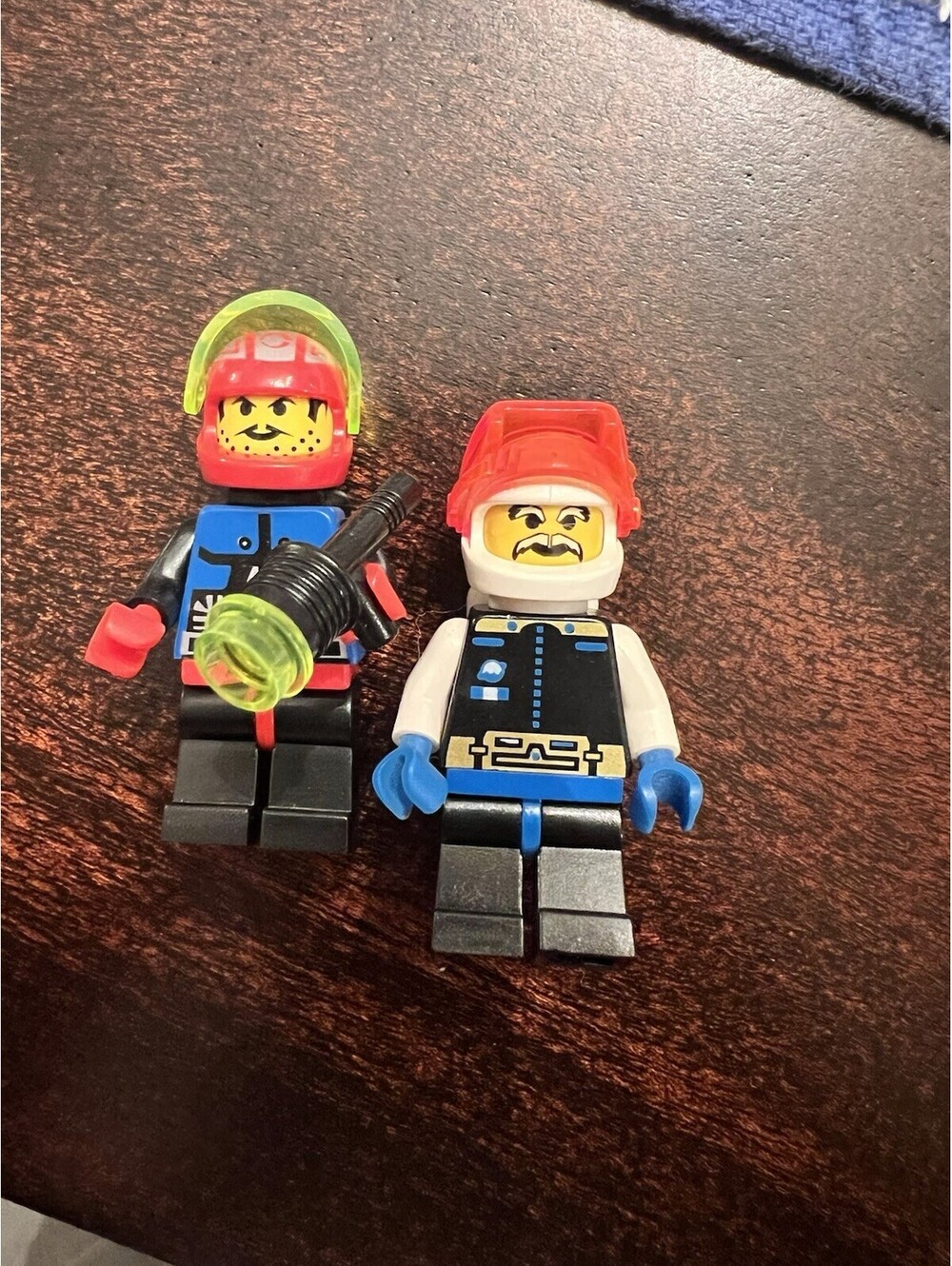 Vintage LEGO Space Police I & II Minifigure Lot 1989 1992 Red Helmet Neon Visor - Picture 1 of 6
